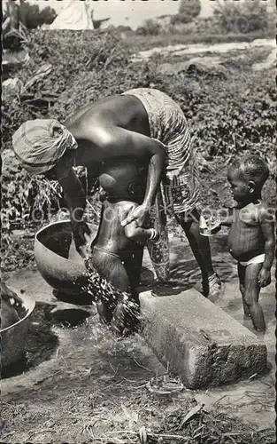 Typen Afrika Bebe n aime pas l eau