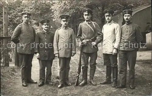 Militaria WK1 Gruppenfoto Offiziere soldaten Gewehr 