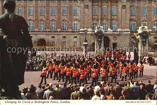 Leibgarde Wache Changing the Guard Buckingham Palace London Kat. Polizei