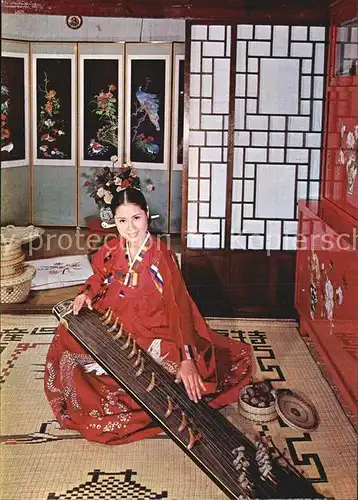 Musikinstrument Gayageum Korean Woman Kat. Musik