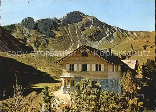 Landsbergerhuette Gegen Steinkarspitze Kat. Tannheim