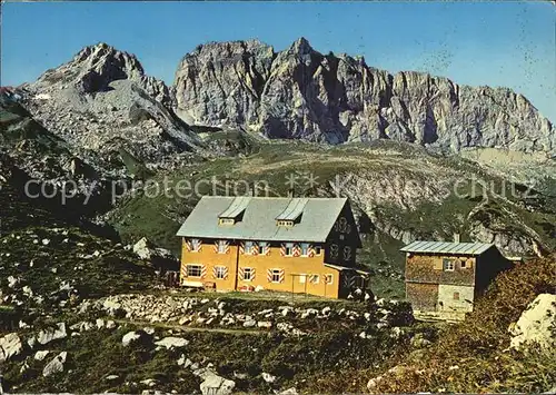 Freiburgerhuette mit Formarinsee und Roter Wand  Kat. Dalaas