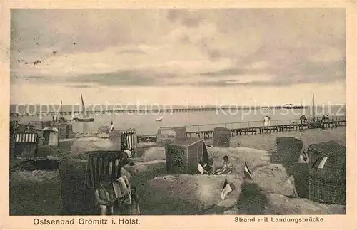 Groemitz Ostseebad Strand Landungsbruecke Strandkoerbe Kat. Groemitz