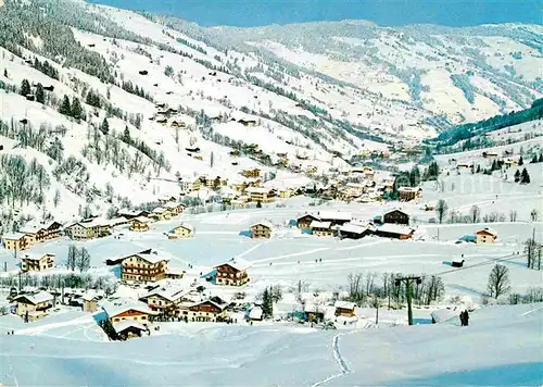 Hinterglemm Saalbach Panorama mit Talstation des Zwoelferliftes