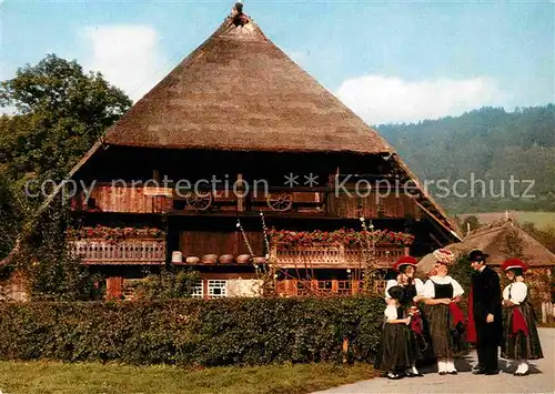 Gutach Schwarzwald Vogtsbauernhaus und Trachtengruppe Kat. Gutach