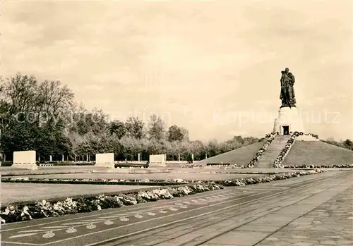 Treptow Berlin Sowjetisches Ehrenmal Statue Kat. Berlin