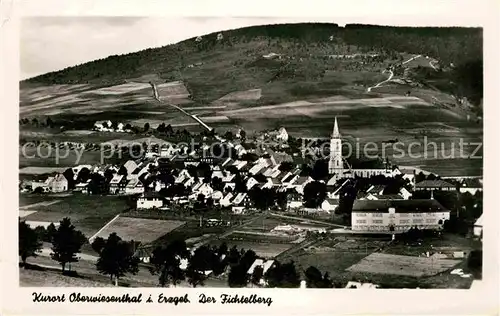 Oberwiesenthal Erzgebirge Gesamtansicht Kurort mit Fichtelberg Erzgebirge Kat. Oberwiesenthal