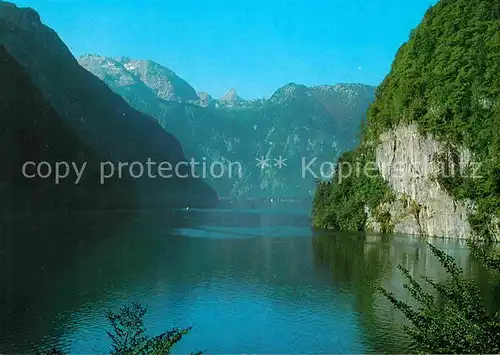 Koenigsee Berchtesgaden Blick vom Malerwinkel mit St Bartholomae und Schoenfeldspitze