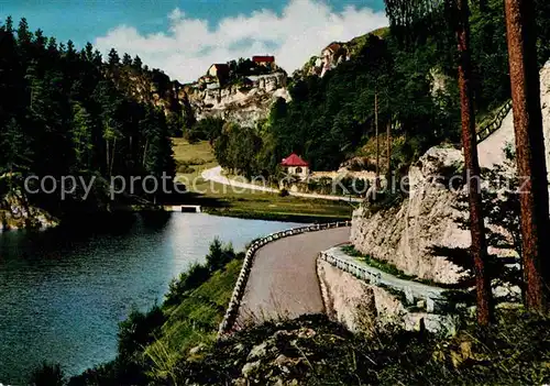 Fraenkische Schweiz Blick vom Weihersbach auf Burg Pottenstein Kat. Pottenstein