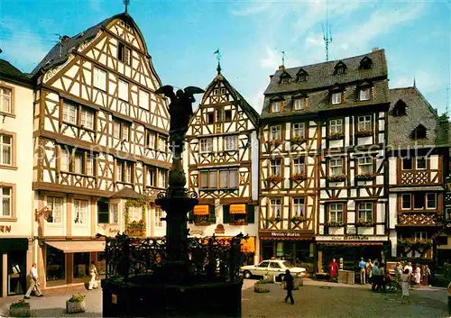 Bernkastel Kues Marktplatz Brunnen Fachwerkhaeuser Kat. Bernkastel Kues