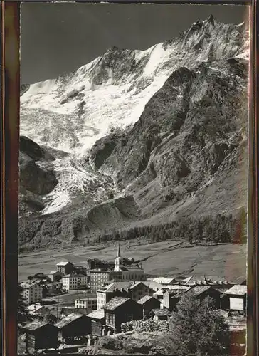 AK / Ansichtskarte Saas Fee mit Blick auf Taeschhorn und Dom Kat. Saas Fee