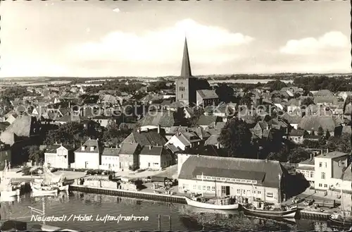 AK / Ansichtskarte Neustadt Holstein Fliegeraufnahme Kat. Neustadt in Holstein