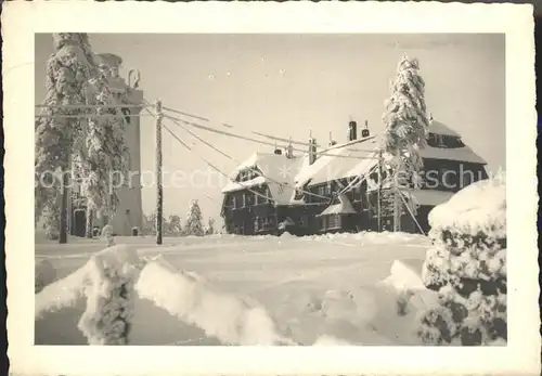 AK / Ansichtskarte Auersberg Wildenthal Aussichtsturm und Berghotel im Winter Kat. Eibenstock