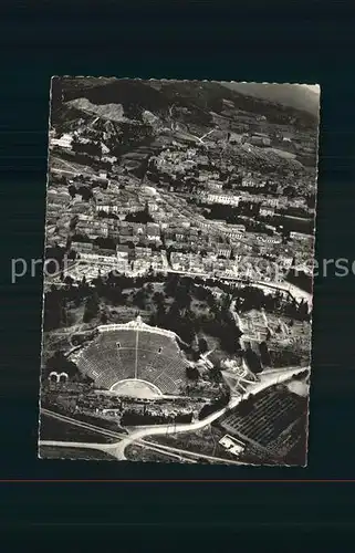 AK / Ansichtskarte Vaison la Romaine Vaucluse Fliegeraufnahme Freilichttheater et la Ville Romaine Kat. Vaison la Romaine