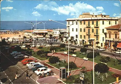 AK / Ansichtskarte Lido di Camaiore Piazza Lemmetti Spiaggia Platz Strand Kat. Italien