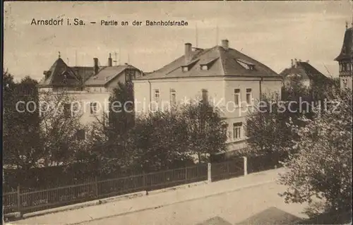 AK / Ansichtskarte Arnsdorf Dresden Partie an der Bahnhofstrasse Kat. Arnsdorf