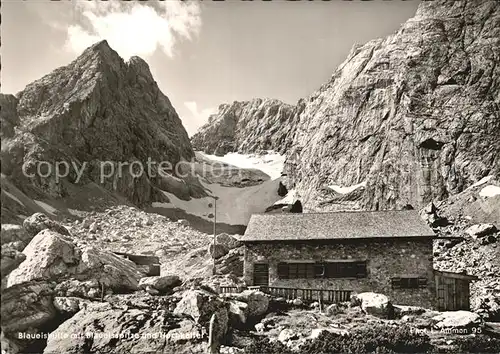 AK / Ansichtskarte Blaueishuette Schutzhaus mit Blaueisspitze und Hochkalter Berchtesgadener Alpen Kat. Hochkalter Ramsau