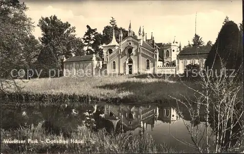 AK / Ansichtskarte Woerlitz Woerlitzer Park Gotisches Haus See Wasserspiegelung Kat. Woerlitz