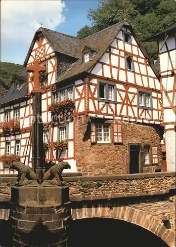 AK / Ansichtskarte Monreal Eifel Bruecke Brunnen Altstadt Fachwerkhaus Luftkurort Kat. Monreal