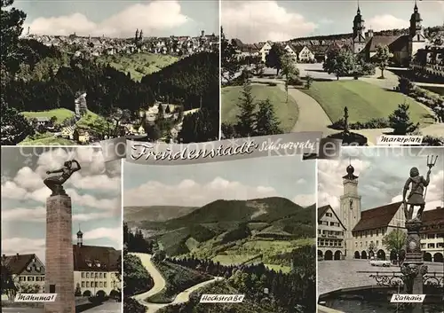 AK / Ansichtskarte Freudenstadt Panorama Marktplatz Rathaus Neptunbrunnen Hochstrasse Schwarzwald Mahnmal Kat. Freudenstadt