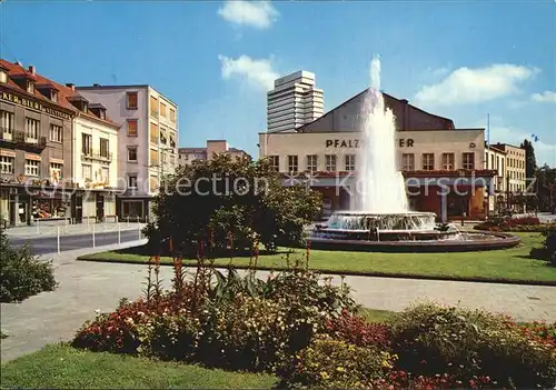 AK / Ansichtskarte Kaiserslautern Springbrunnen Fackelrondell Pfalztheater Kat. Kaiserslautern