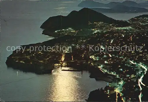 AK / Ansichtskarte Dubrovnik Ragusa bei Nacht Fliegeraufnahme Kat. Dubrovnik