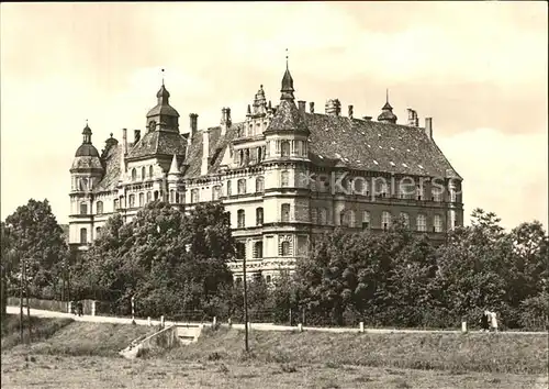 AK / Ansichtskarte Guestrow Mecklenburg Vorpommern Schloss Feierabendheim Kreisbibliothek Kat. Guestrow