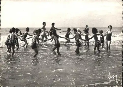 AK / Ansichtskarte Oye Plage Kinder im Meer Kat. Oye Plage