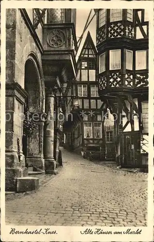 AK / Ansichtskarte Bernkastel Kues Alte Fachwerkhaeuser am Markt Kat. Bernkastel Kues