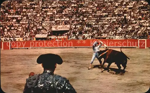 AK / Ansichtskarte Stierkampf La Suerte de colocar las Banderillas Mexico Kat. Sport