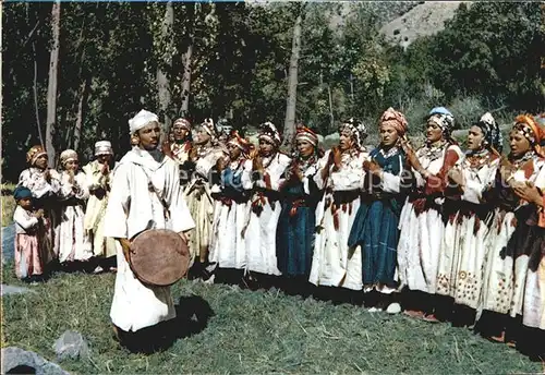 AK / Ansichtskarte Tanz Taenzer Danses Folkloriques Typen