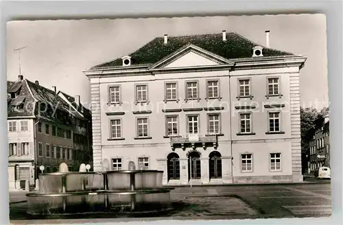 AK / Ansichtskarte Landau Pfalz Rathaus mit neuem Brunnen Kat. Landau in der Pfalz