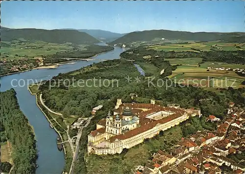 AK / Ansichtskarte Melk Donau Fliegeraufnahme Benediktinerstift Kat. Melk Wachau