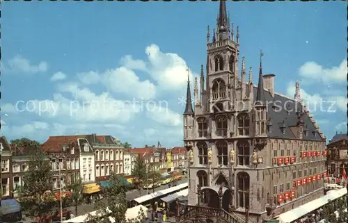 AK / Ansichtskarte Gouda Markt met Stadhuis Kat. Gouda