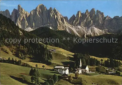 AK / Ansichtskarte St Magdalena Ortsansicht mit Kirche Villnoesstal Dolomiten Kat. Gsies Valle di Casies Pustertal