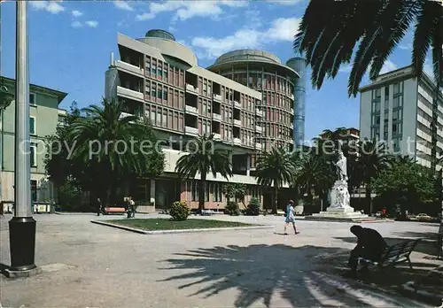 AK / Ansichtskarte Massa Piazza Garibaldi Platz Denkmal Statue Kat. Massa