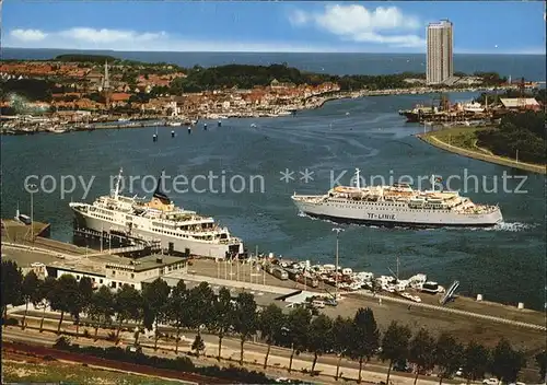 AK / Ansichtskarte Travemuende Ostseebad Fliegeraufnahme Kreuzfahrschiffe Hotel Maritim Kat. Luebeck