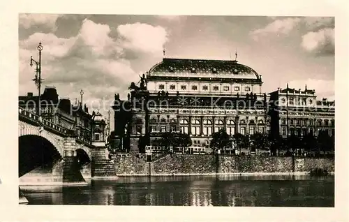 AK / Ansichtskarte Prag Prahy Prague Narodni divadlo Nationaltheater Moldau Bruecke Kat. Praha