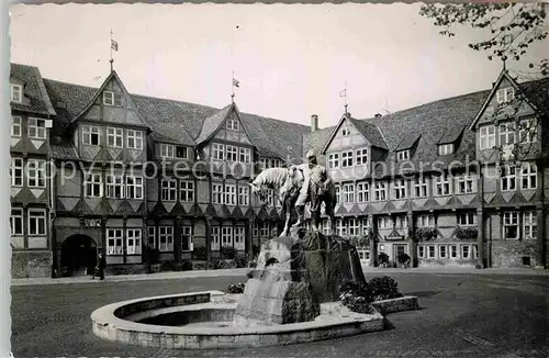 AK / Ansichtskarte Wolfenbuettel Fachwerkhaeuser und Brunnen Kat. Wolfenbuettel