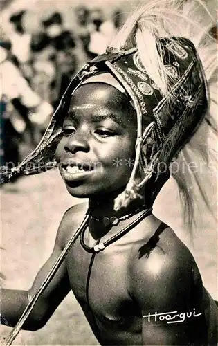 AK / Ansichtskarte Guinee Guinea Petite danseuse acrobatique Scenes et types