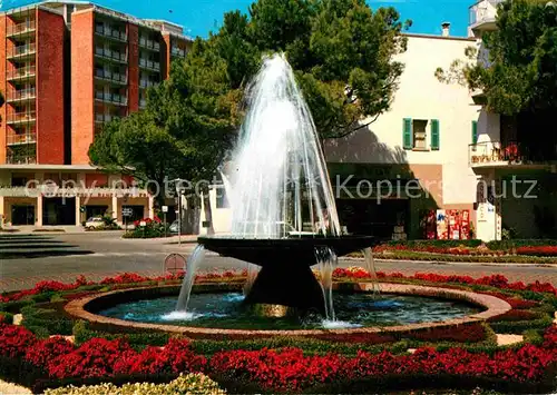 AK / Ansichtskarte Lignano Sabbiadoro Piazza della Fontana Kat. Lignano