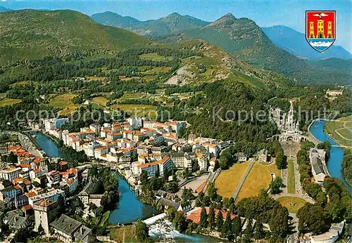 AK / Ansichtskarte Lourdes Hautes Pyrenees En bordure du Gave les Sanctuaires et le Quartier Peyramale vue aerienne Kat. Lourdes