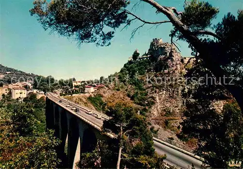 AK / Ansichtskarte Eze Village Le Viaduc et le Village perche sur son roc