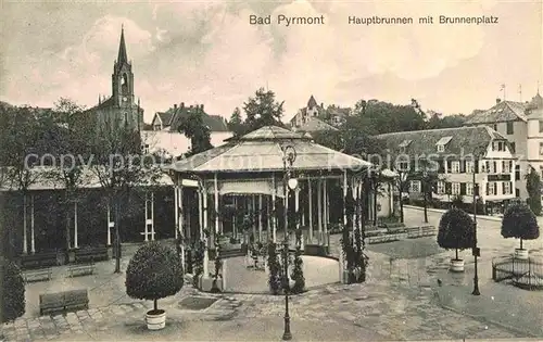 AK / Ansichtskarte Bad Pyrmont Hauptbrunnen mit Brunnenplatz Kat. Bad Pyrmont