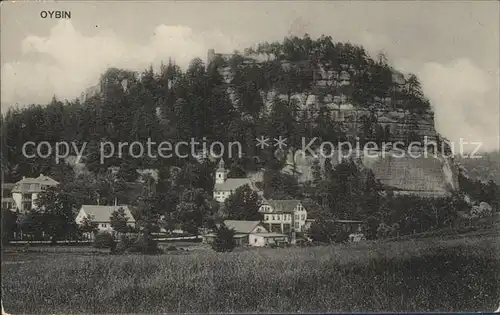 AK / Ansichtskarte Oybin Teilansicht mit Kirche und Berg Oybin Kat. Kurort Oybin