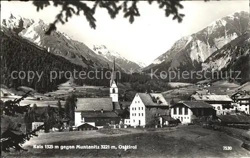 AK / Ansichtskarte Kals Grossglockner Ortsansicht mit Kirche gegen Muntanitz Kat. Kals am Grossglockner