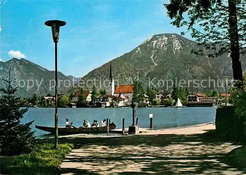 AK / Ansichtskarte Rottach Egern Uferpromenade Tegernsee mit Blick zum Wallberg Mangfallgebirge Kat. Rottach Egern