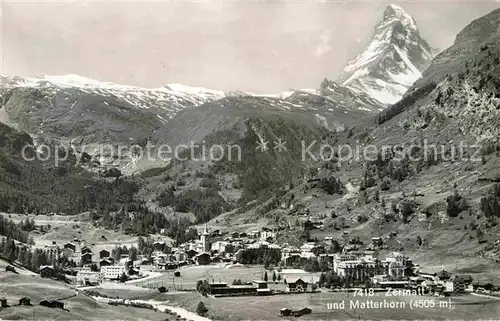 AK / Ansichtskarte Zermatt VS Gesamtansicht mit Matterhorn Walliser Alpen Kat. Zermatt