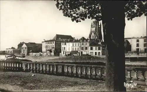 Saintes Quai Charente *