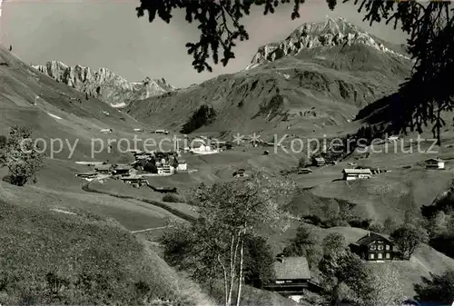 AK / Ansichtskarte St Antoenien GR gegen Scheienfluh und Schollberg Kat. St Antoenien